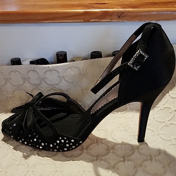 Shoes - Picture 3 of 4